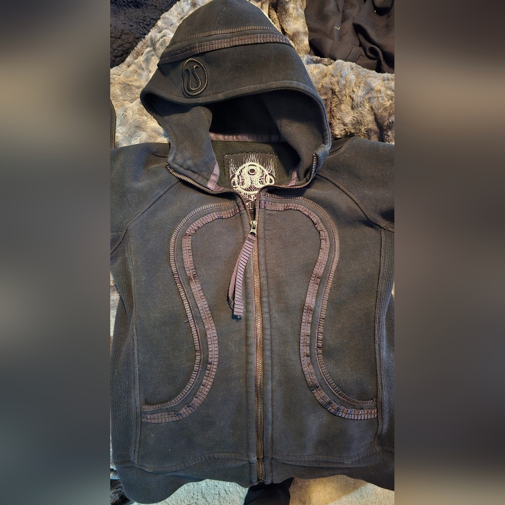 Lululemon Black Scuba size 6 Special edition